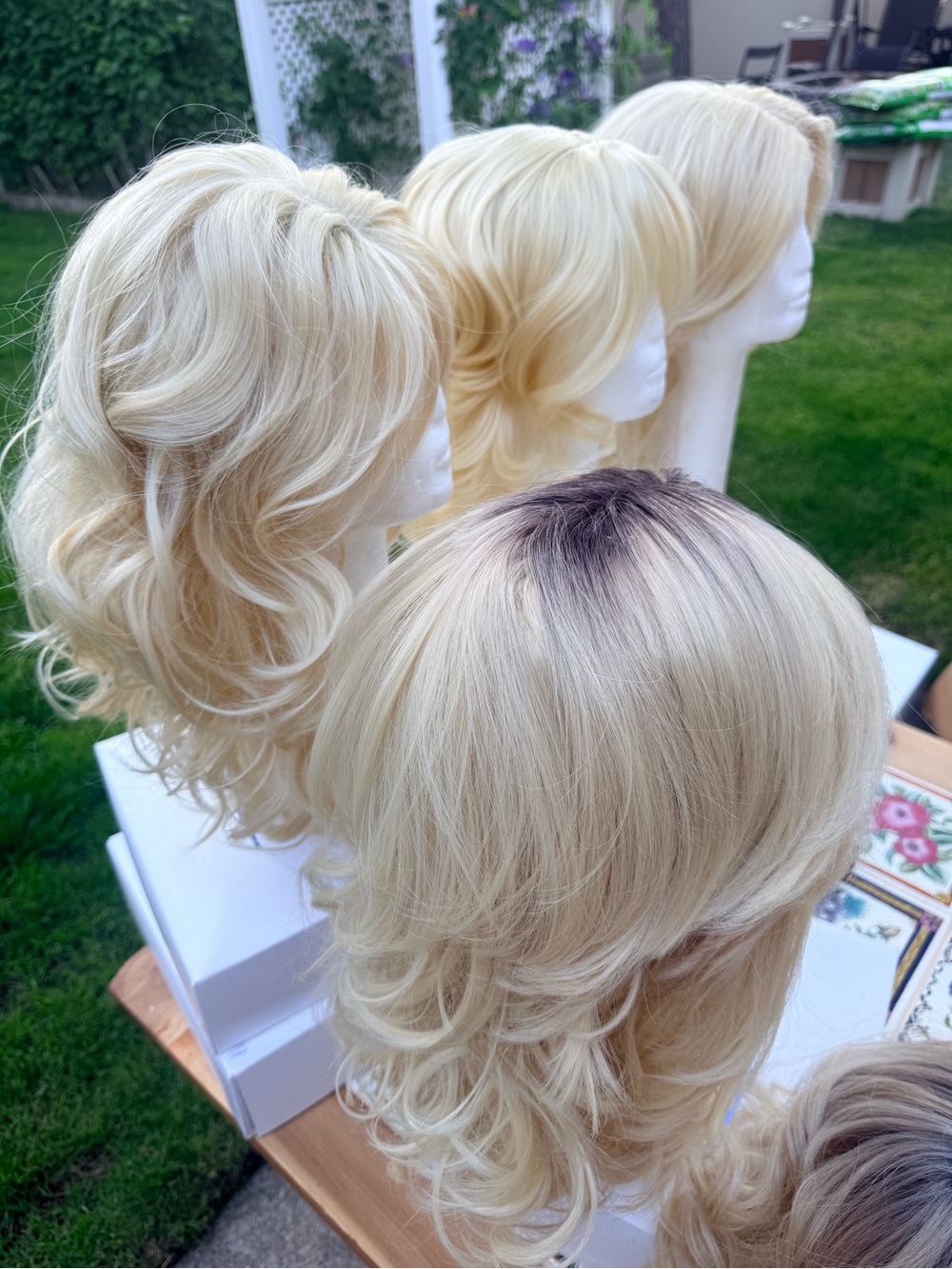 New & Used Blonde Layered Women's Wig - Natural Blonde - Picture 9 of 10